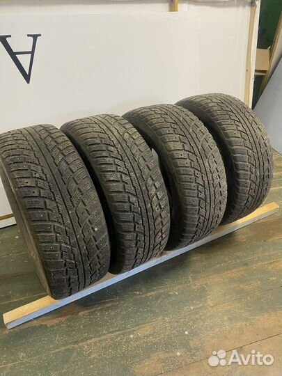 Kumho I'Zen Stud Snow KW11 265/60 R18 114T