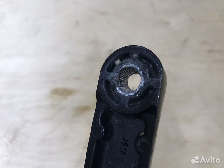 Поводок стеклоочистителя Passat CC