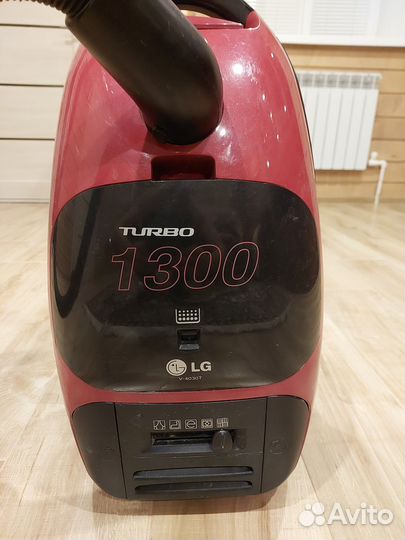 Вакуумный пылесос LG V-4030T