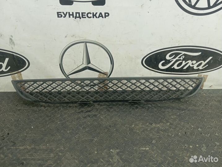 Решетка бампера Mercedes Sprinter W906 дорестайлин