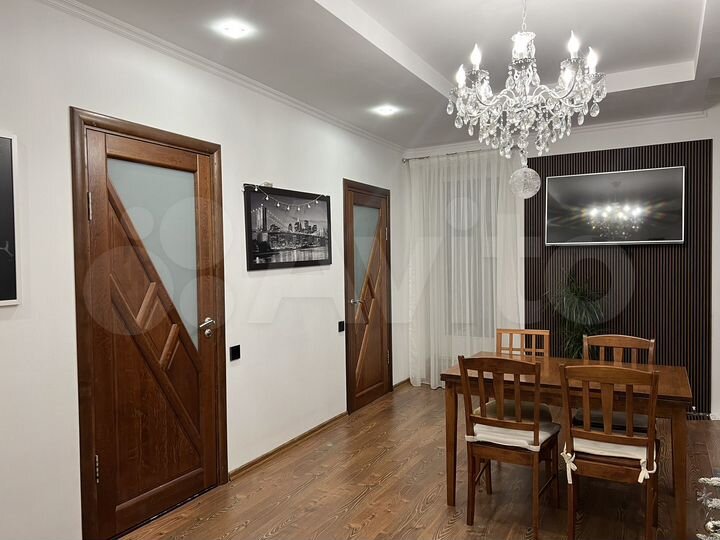 4-к. квартира, 94,5 м², 8/8 эт.