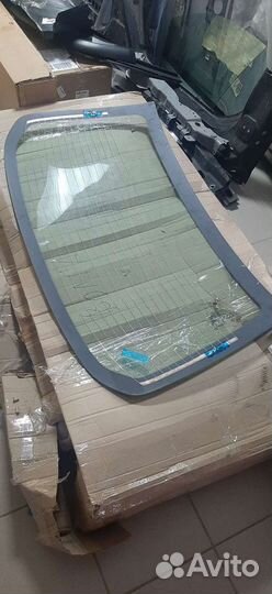Заднее стекло nissan tiida 4D