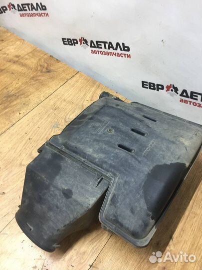 Корпус воздушного фильтра Renault Sandero