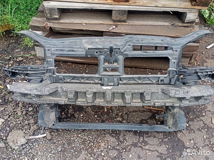 Рамка радиатора VW Jetta 5