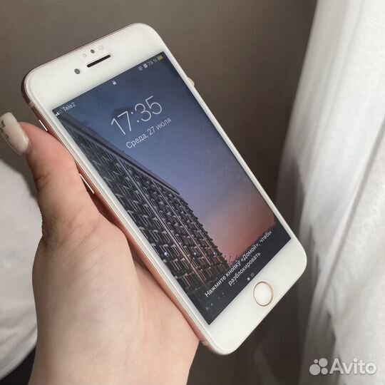 Телефон iPhone 8