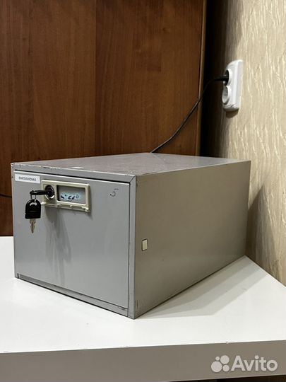 Сейф с ключем бу