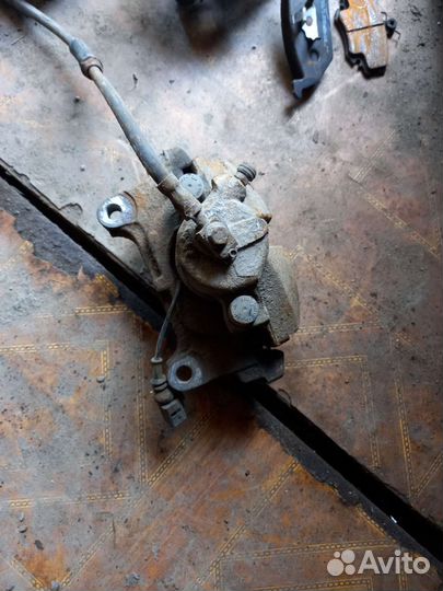 Skoda superb 2 суппорт передний