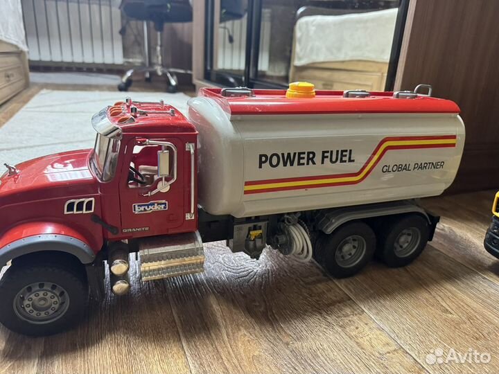 Детские машинки Bruder