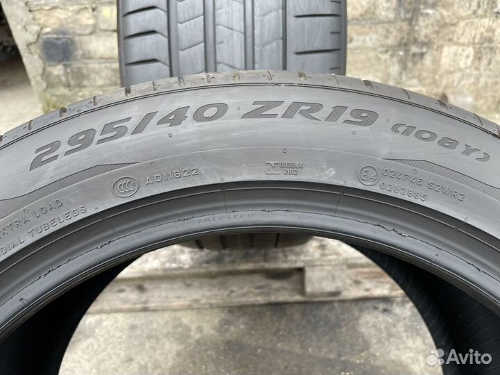 Pirelli P Zero PZ4 295/40 R19