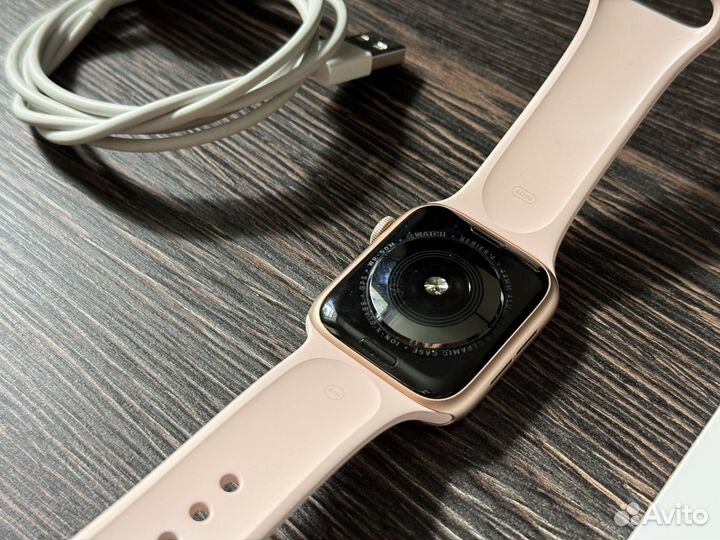 Apple Watch 4 44mm (Rose Gold)