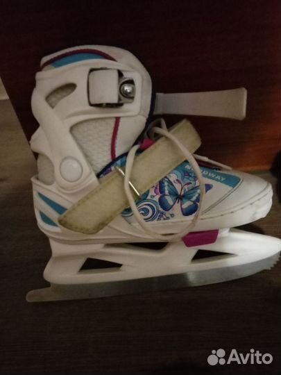 Коньки женские и детские за 2000 пара