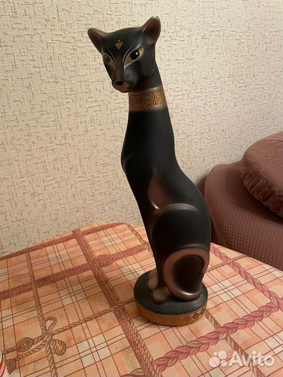 Статуэтка кошка