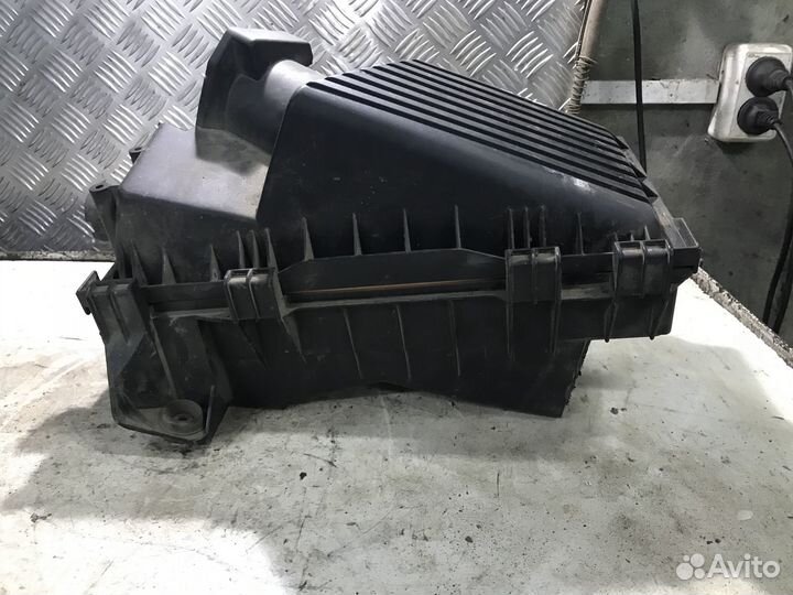 Корпус воздушного фильтра Skoda Octavia Tour