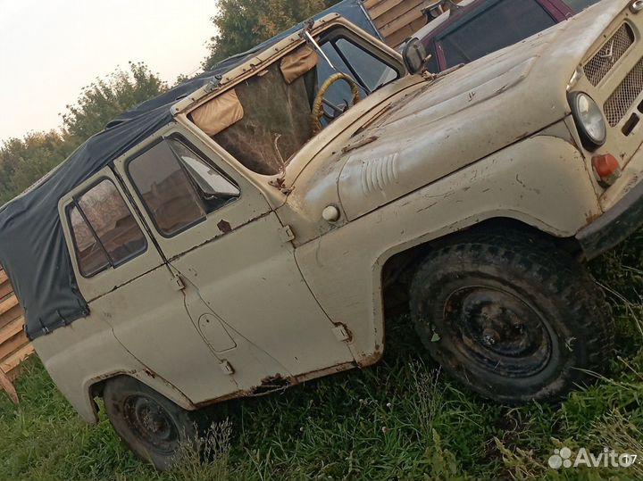 Автомобиль УАЗ 469