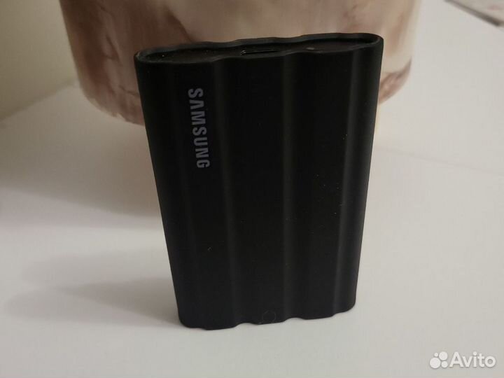 Внешний SSD Samsung T7 Shield черный