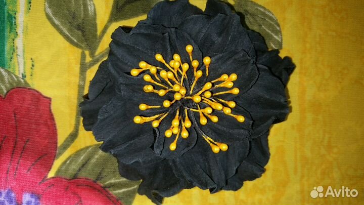 Брошь из натуральной кожи