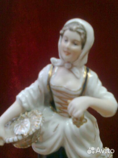Статуэтка, фарфор Чехословакия Royal Dux