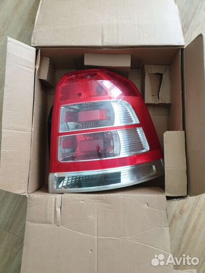 Задняя правая фара на Opel Zafira 2008