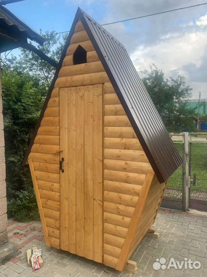 Туалет из дерева для дачи
