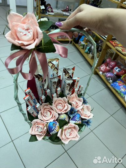 Букет с конфетами на день рождения, торт с kinder