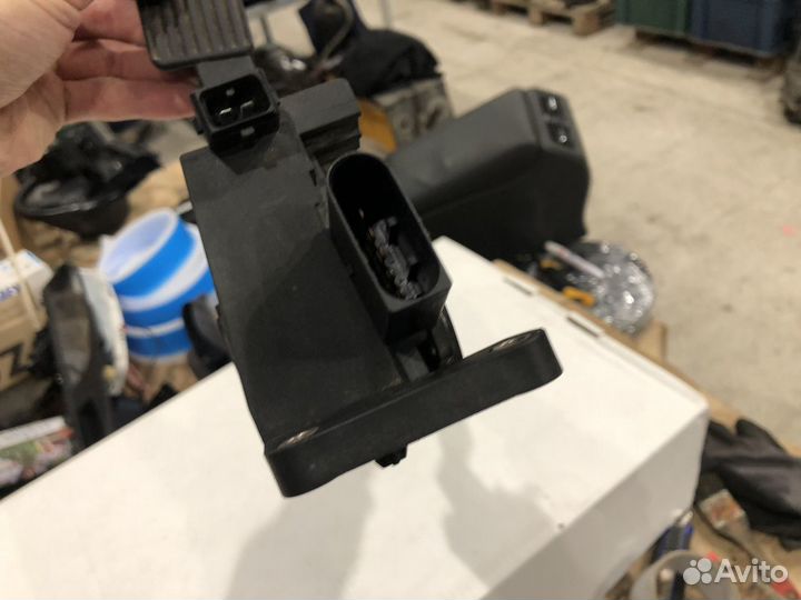 Педаль газа на Mercedes Vito 638