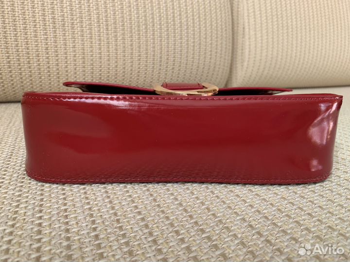 Сумка лаковая через плечо