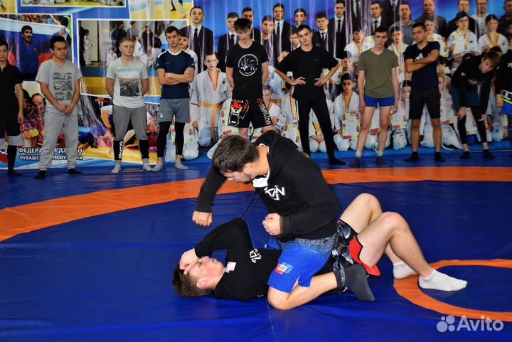 Тренировки по смешанным боевым единоборствам мма