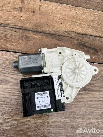 Моторчик стеклоподъемника передний правый Audi 3