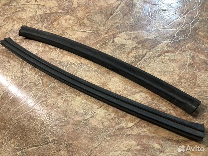 Резинки крыльев W124 оригинал