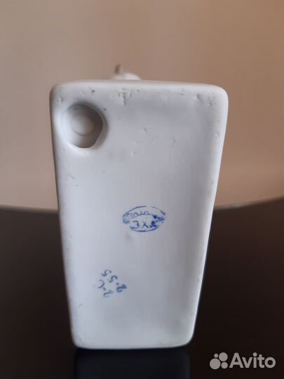 Фарфоровая статуэтка 