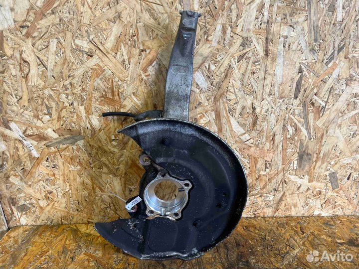 Кулак поворотный левый Volvo III (2018—2023) 31681601