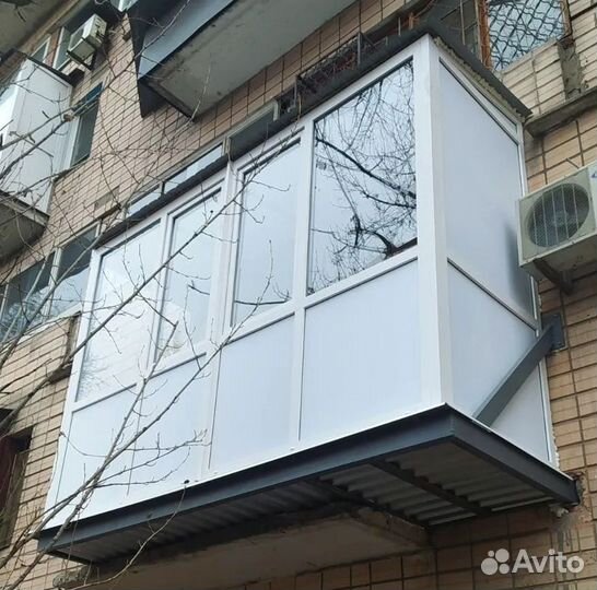 Пластиковый балкон с установкой