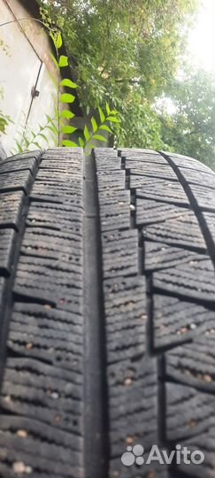 Bridgestone Blizzak Revo GZ 215/60 R17