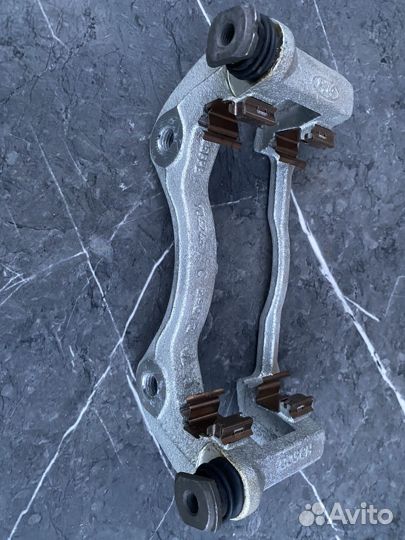 Скоба суппорта передняя Ford