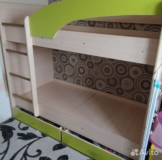 Двухъярусная кровать