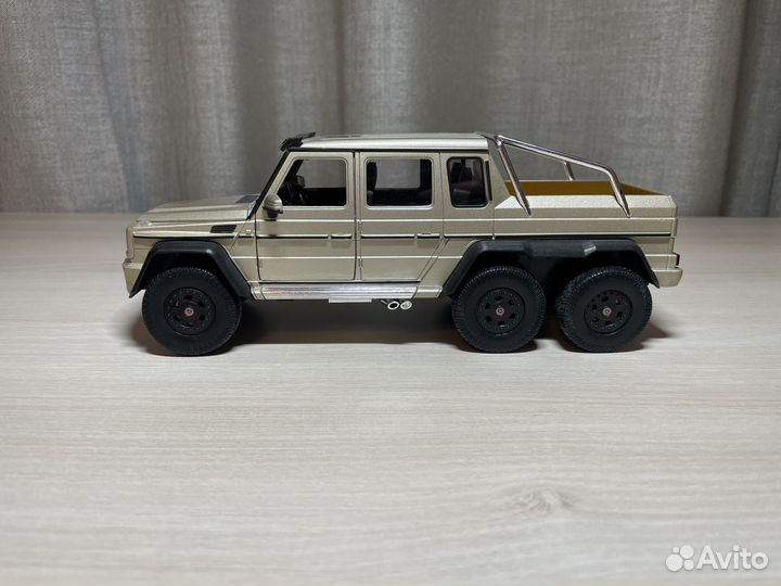 Модель автомобиля Welly 1/24