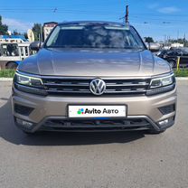 Volkswagen Tiguan 2.0 AMT, 2017, 81 000 км, с пробегом, цена 2 444 000 руб.