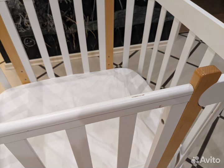 Детская кроватка happy baby mommy lux с маятником