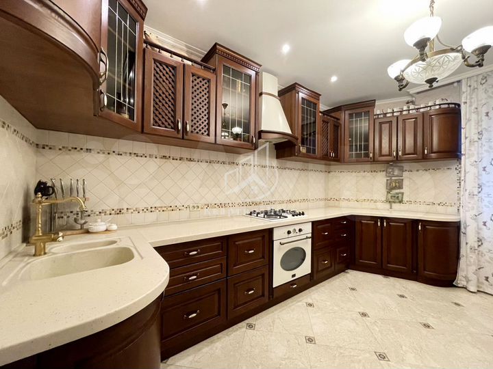 2-к. квартира, 84 м², 1/9 эт.