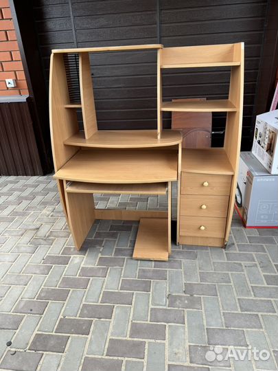 Компьютерный стол