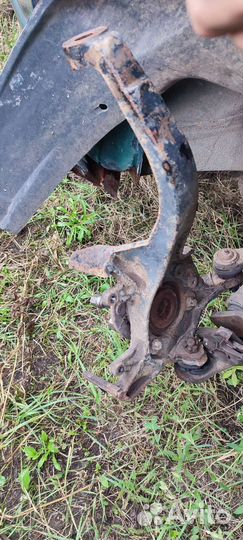 Dodge stratus кулак поворотный передний