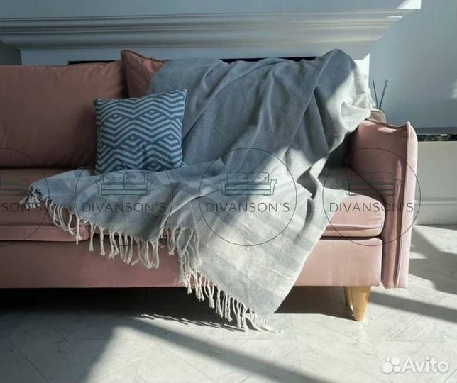 Диван-кровать на ножках в скандинавском стиле