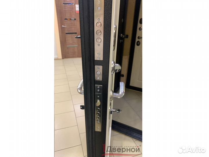 Дверь входная в квартиру металлическая