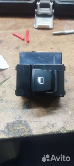 Кнопка стеклоподъёмника передний правый