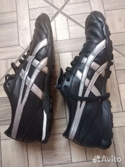 Бутсы футбольные