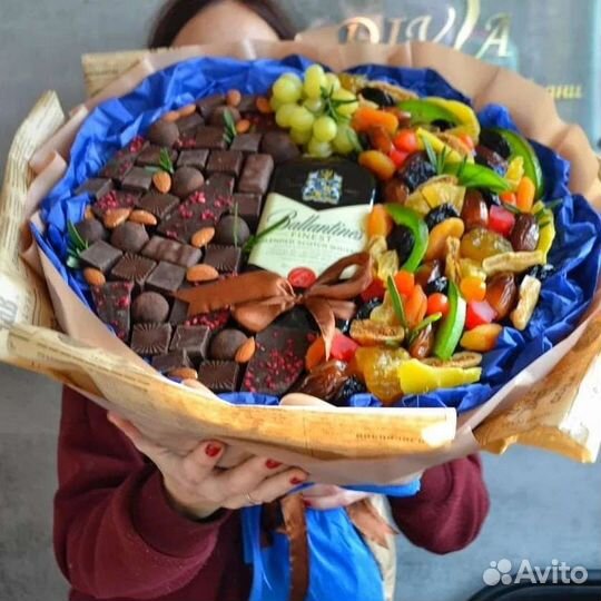 Букеты из сухофруктов и орехов учителю