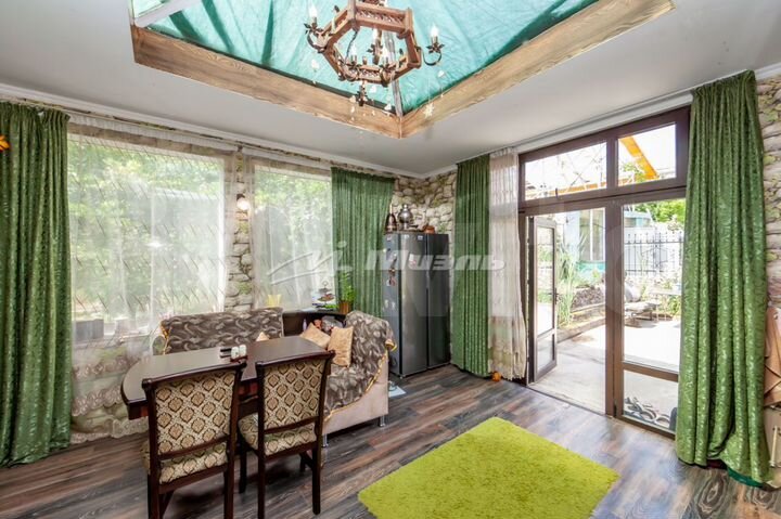 Дом 390 м² на участке 11 сот.