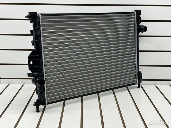 Радиатор охлаждения Ford C-Max 2010-2019