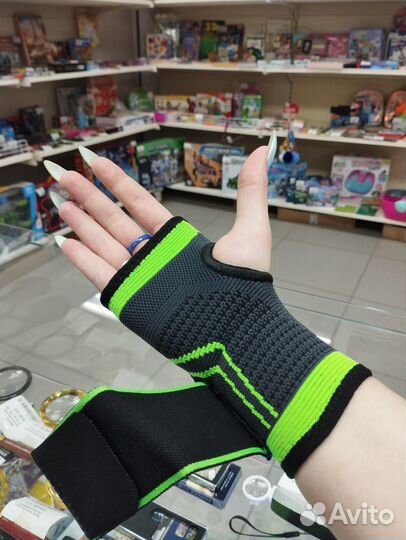 Суппорт на запястье с фиксацией Sport