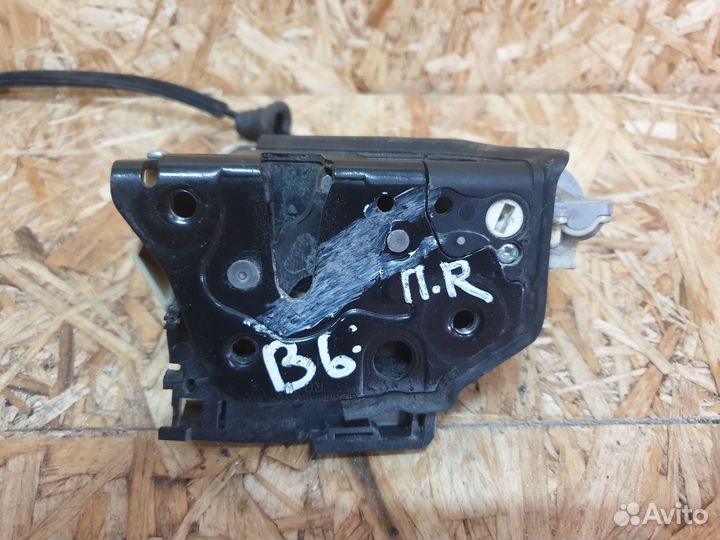 Замок двери передней правой VW Passat B6